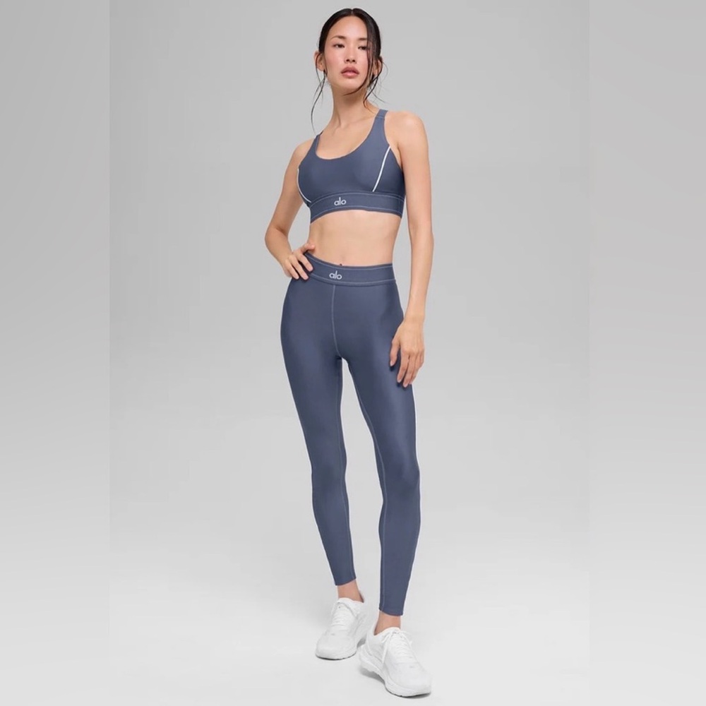 NWT Alo Yoga suit up leggings and bra set size small